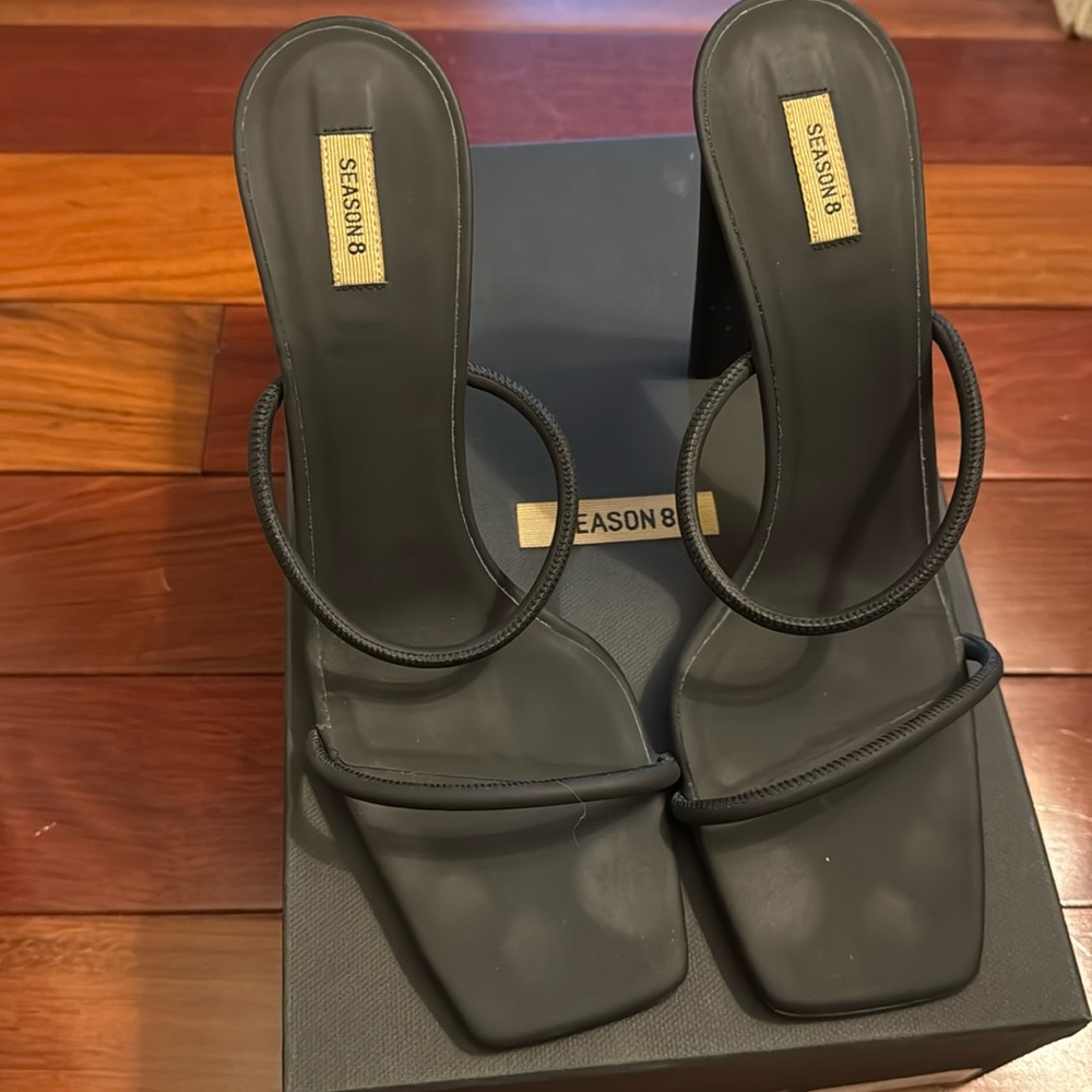 Yeezy season 8 black heels Never Worn